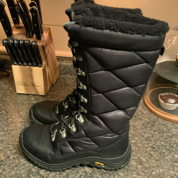 Ugg Kintla Boots - Picture 7 of 10